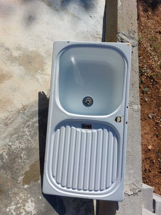 Pias de cozinha ( 1 branca 1 prateada)