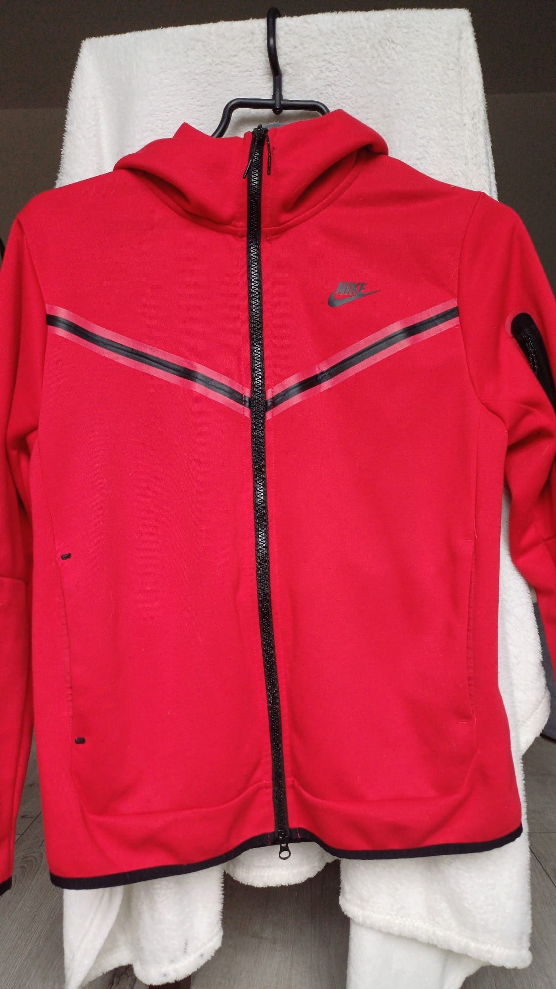 Czerwona bluza nike, M