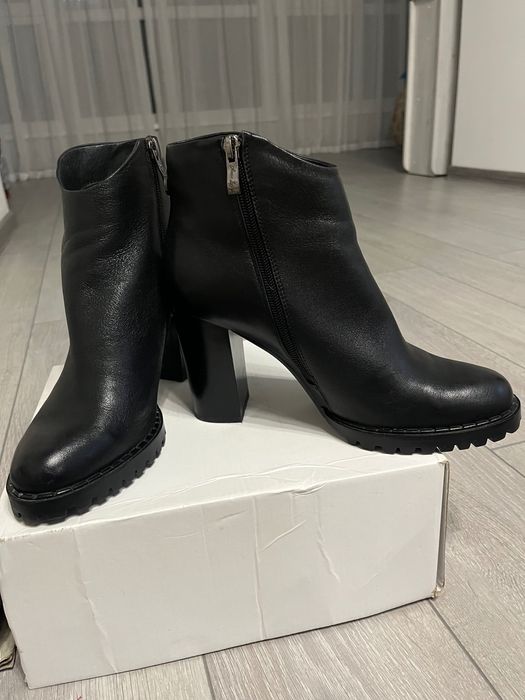 Боти шкіряні ботильйони жіночі чорні 39р.