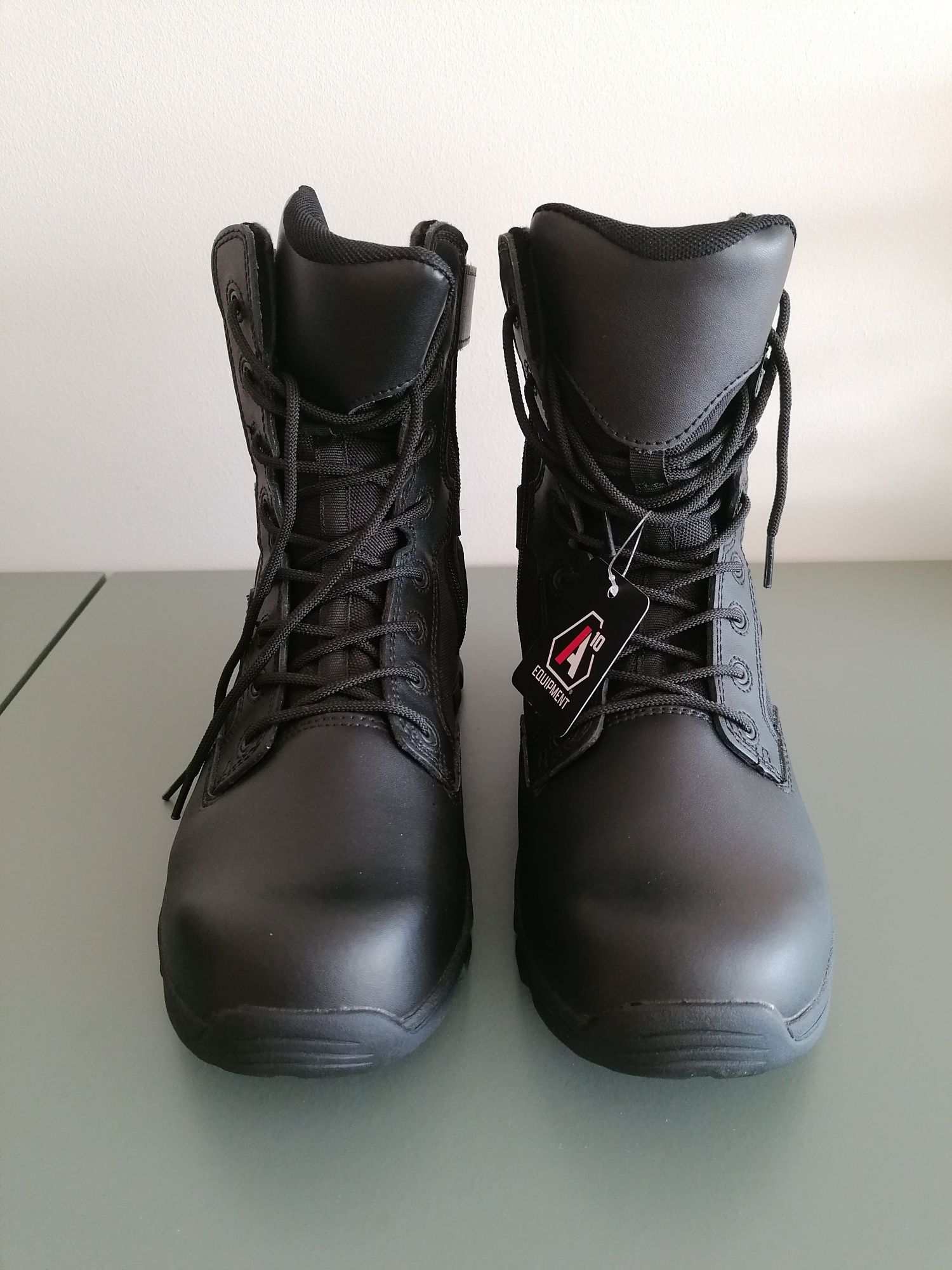 Botas de polícia novas