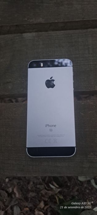 Iphone SE 32gb em bom estado de funcionamento.