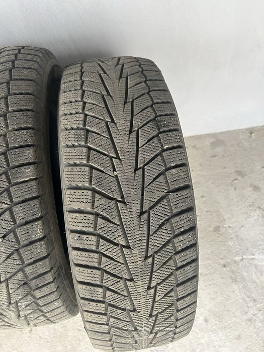 Резина  Hankook 215 65 R16 зимова