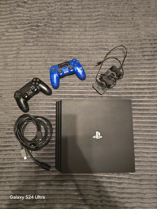 PlayStation 4 PRO 1TB Konsola PS4 + Pady