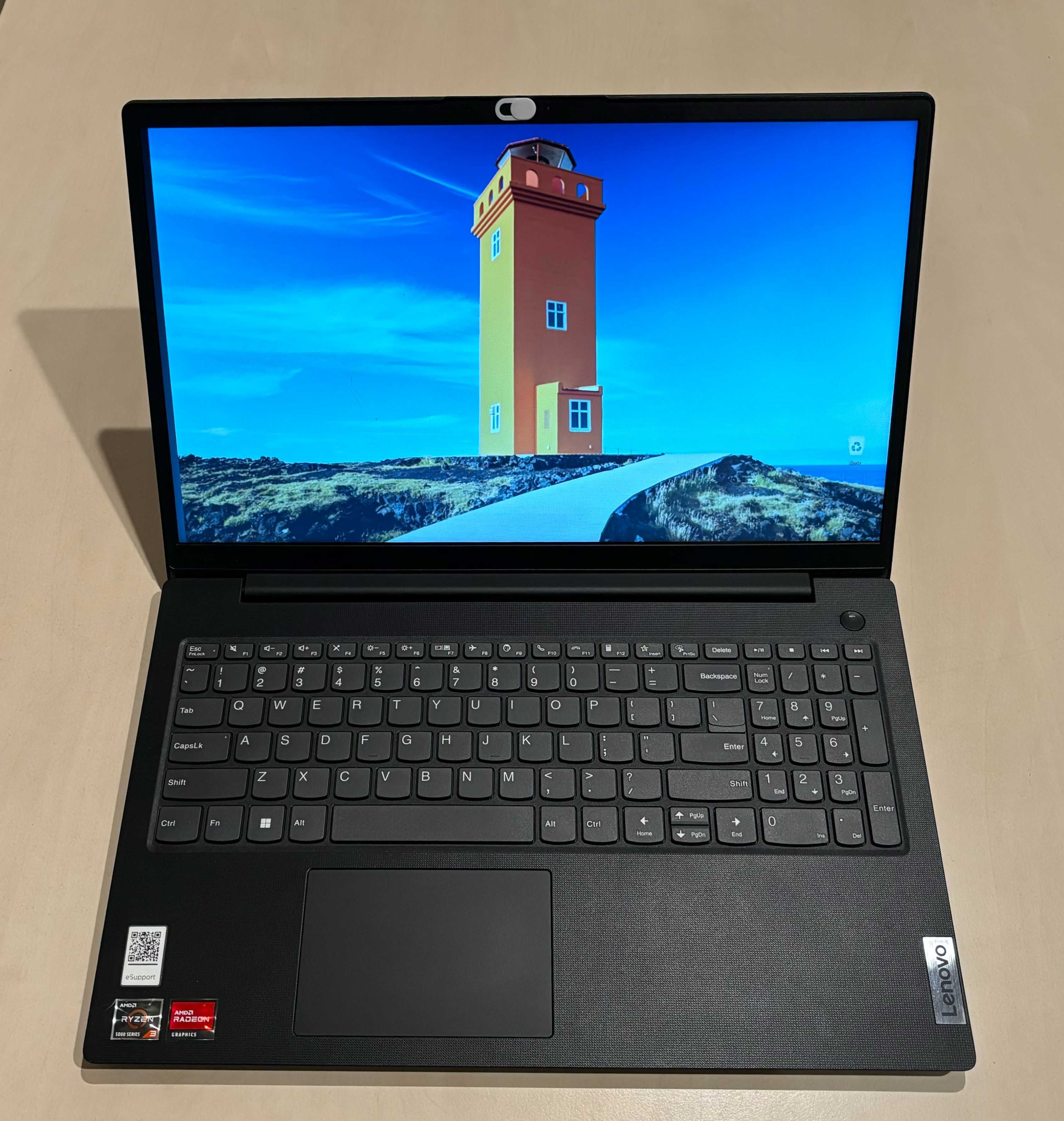 Laptop biznesowy LENOVO V15 G2 8 GB, używany w bardzo dobrym stanie.