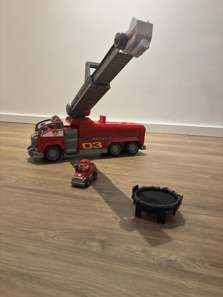 Camião Bombeiros Marshall