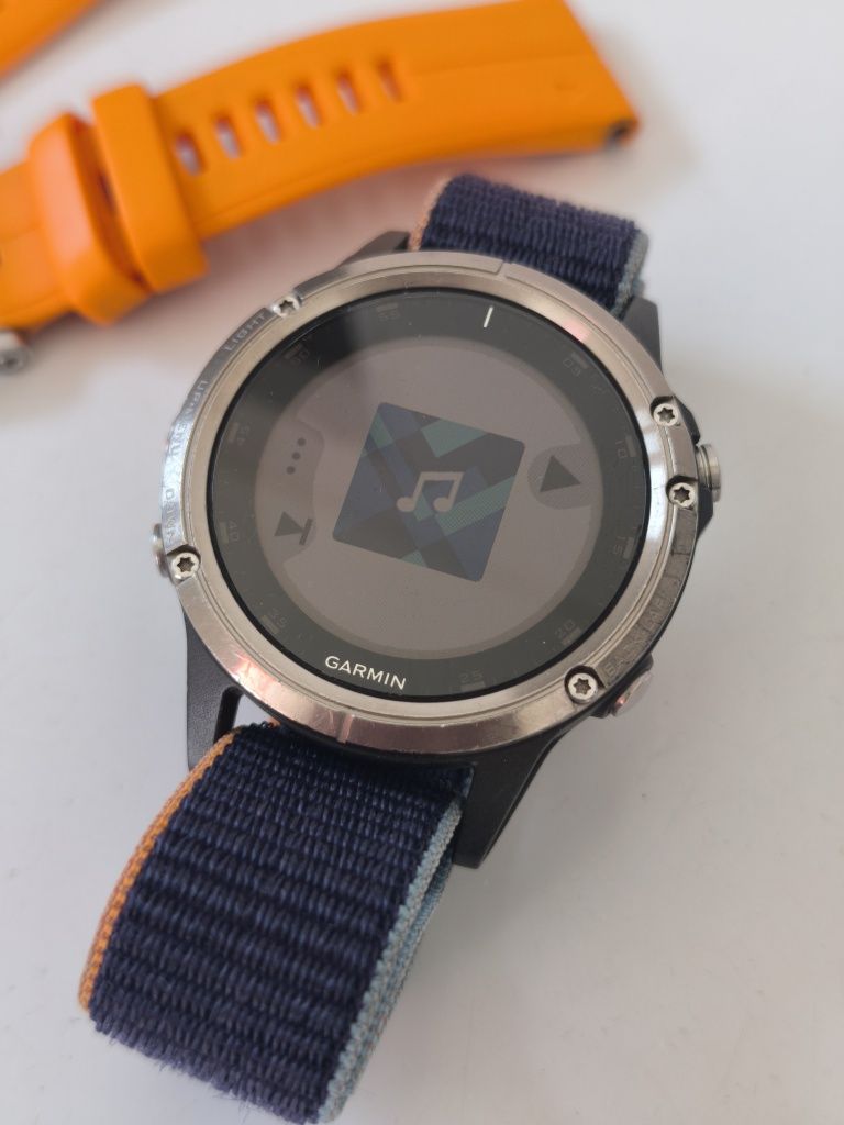 Garmin Fenix 5 plus safira