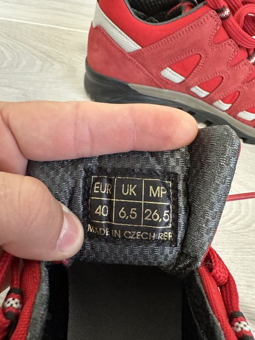 кросівки (трекери) OLANG