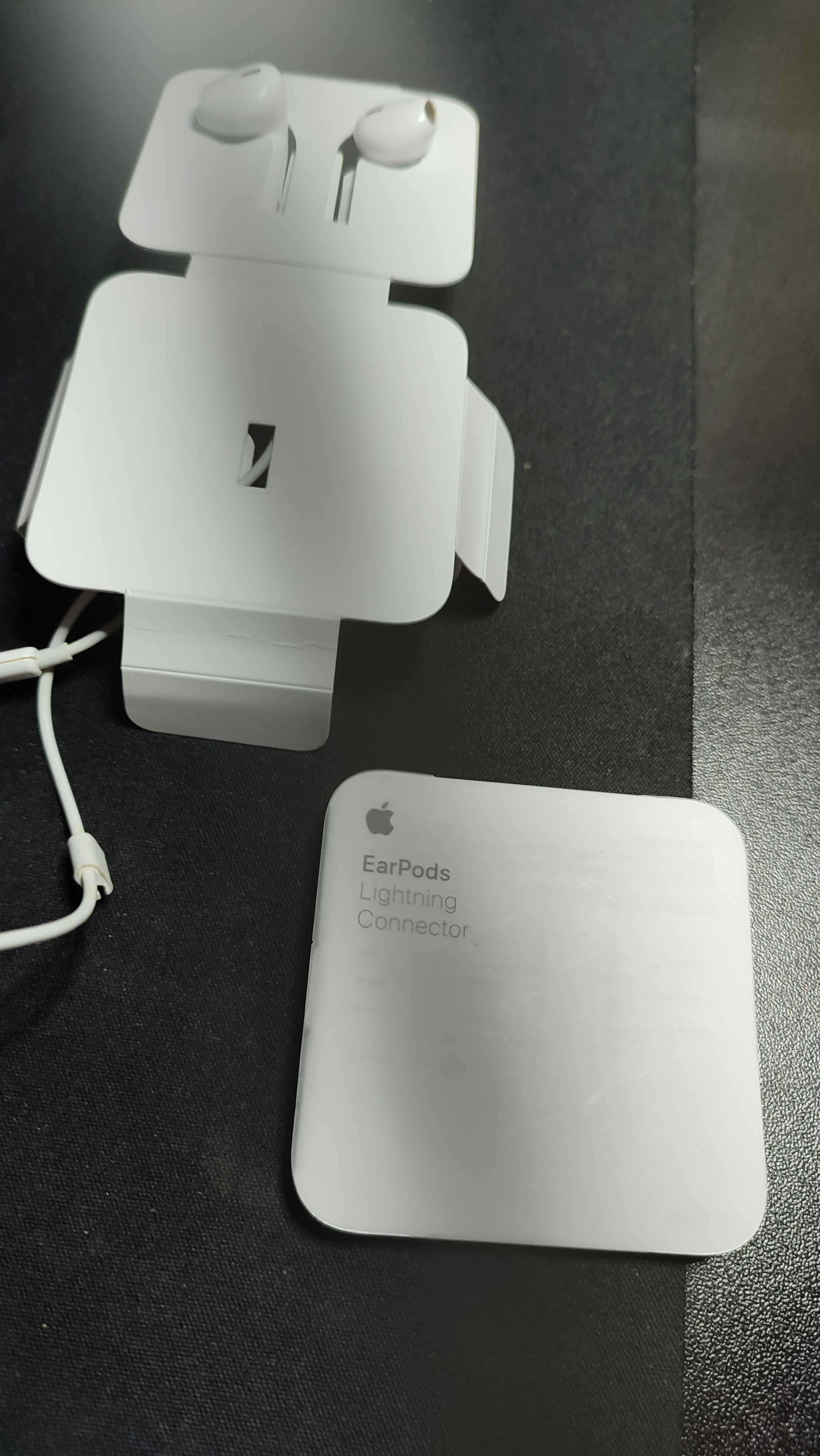 Продам наушники  фирменные 
из Германии  EarPods Lightning