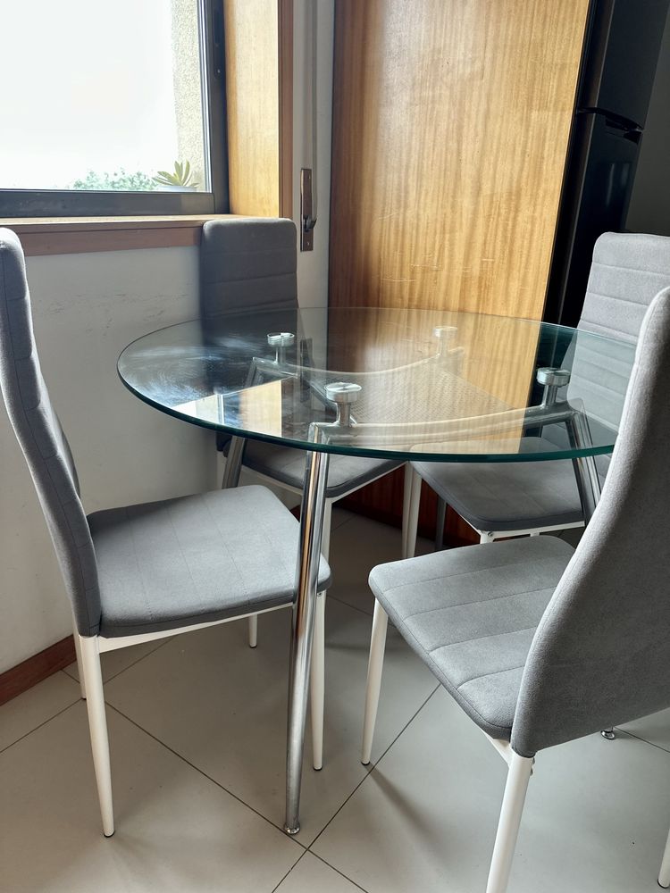 Mesa de jantar em vidro ( LEIA O ANUNCIO )