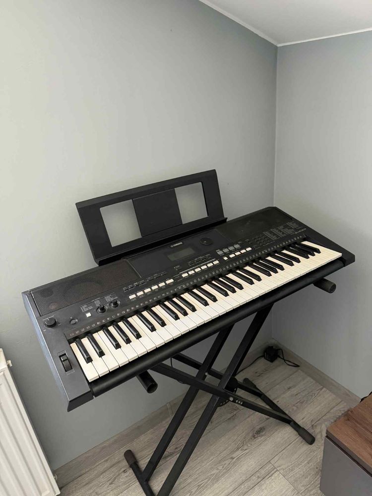 Yamaha E433 + stojak