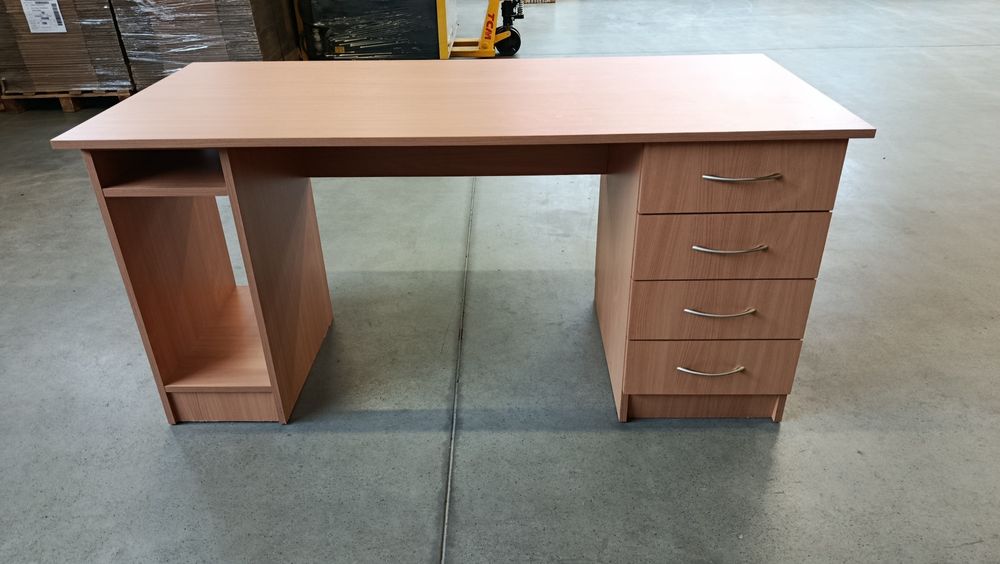 Duże solidne biurko