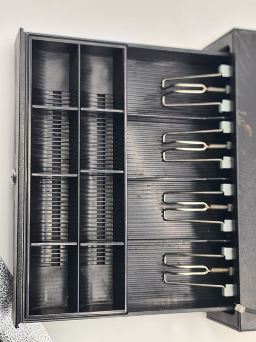 Caixa de dinheiro universal preto