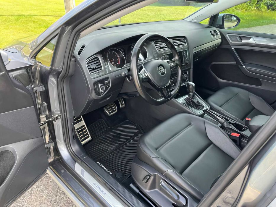 Volkswagen Golf      2017
