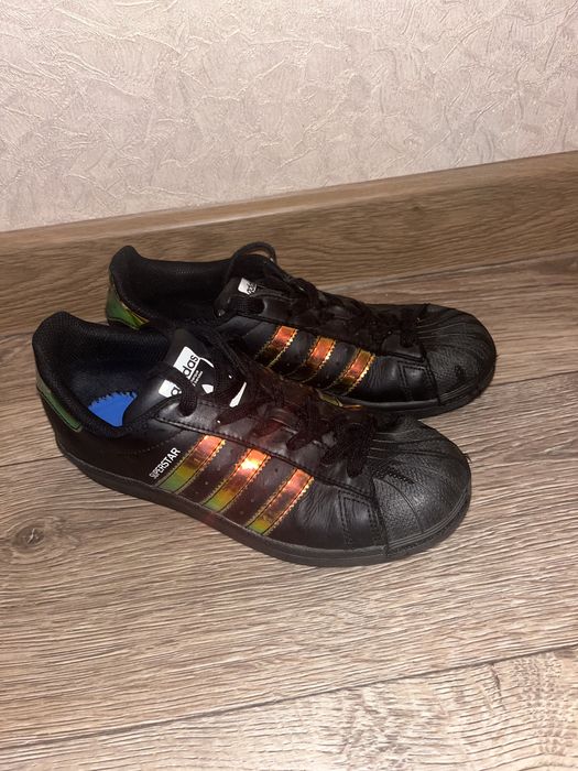 Жіночі кросівки