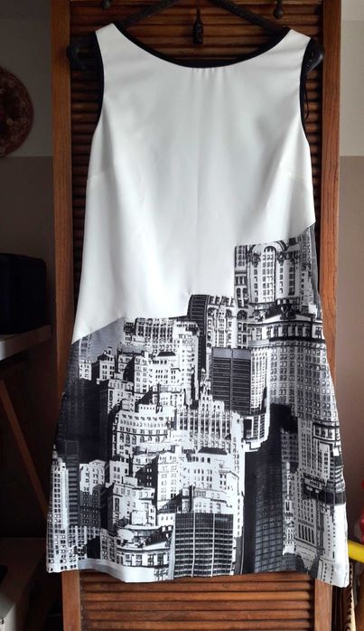 Vestido preto e branco, decote redondo - tam 36