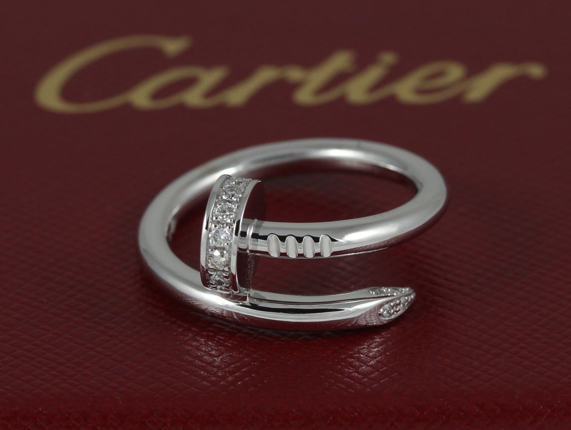 Золотое кольцо Just un Clou  (Гвоздь) с бриллиантами в стиле Cartier