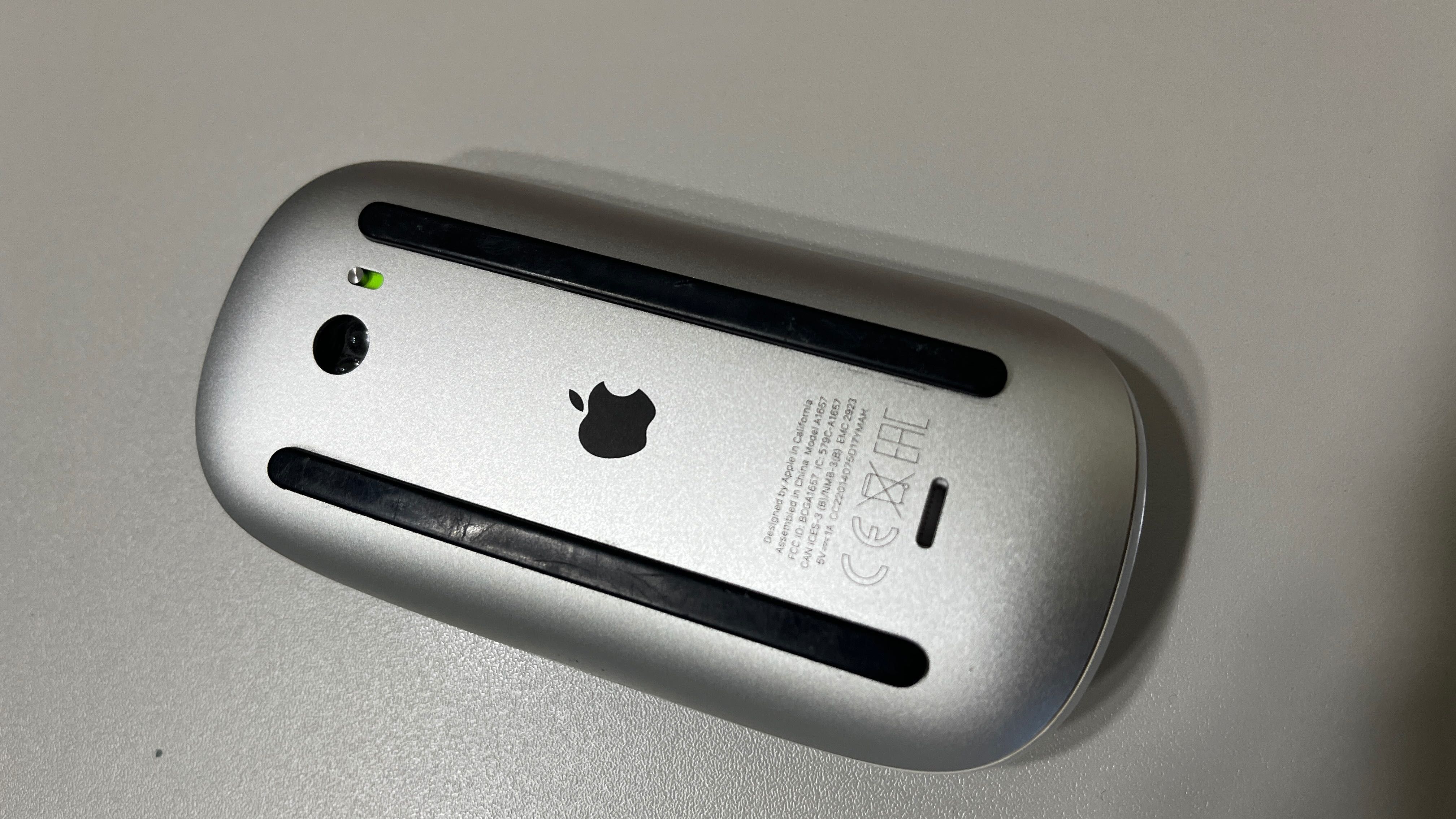 Apple Magic Mouse 2 A1657 e apple keyboard
