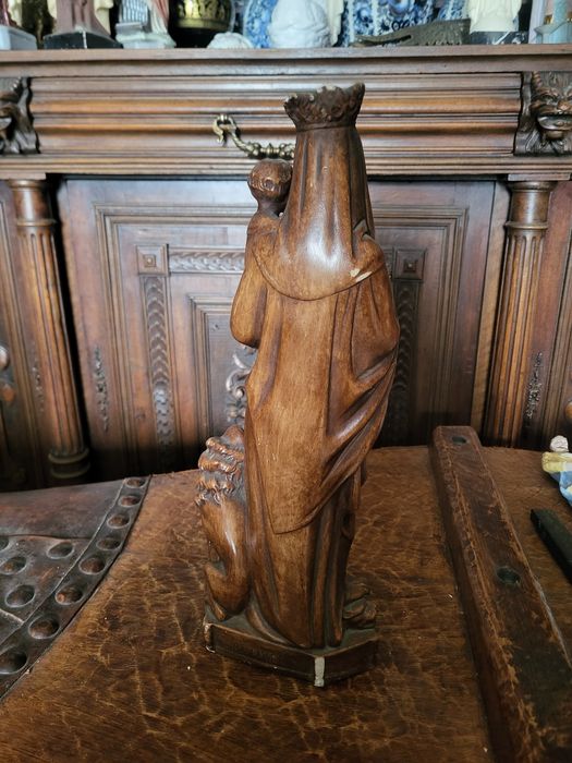 Gipsowa figurka Maryja Królowa Flandrii