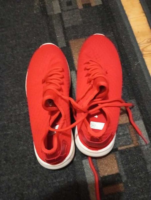 Buty sportowe czerwone