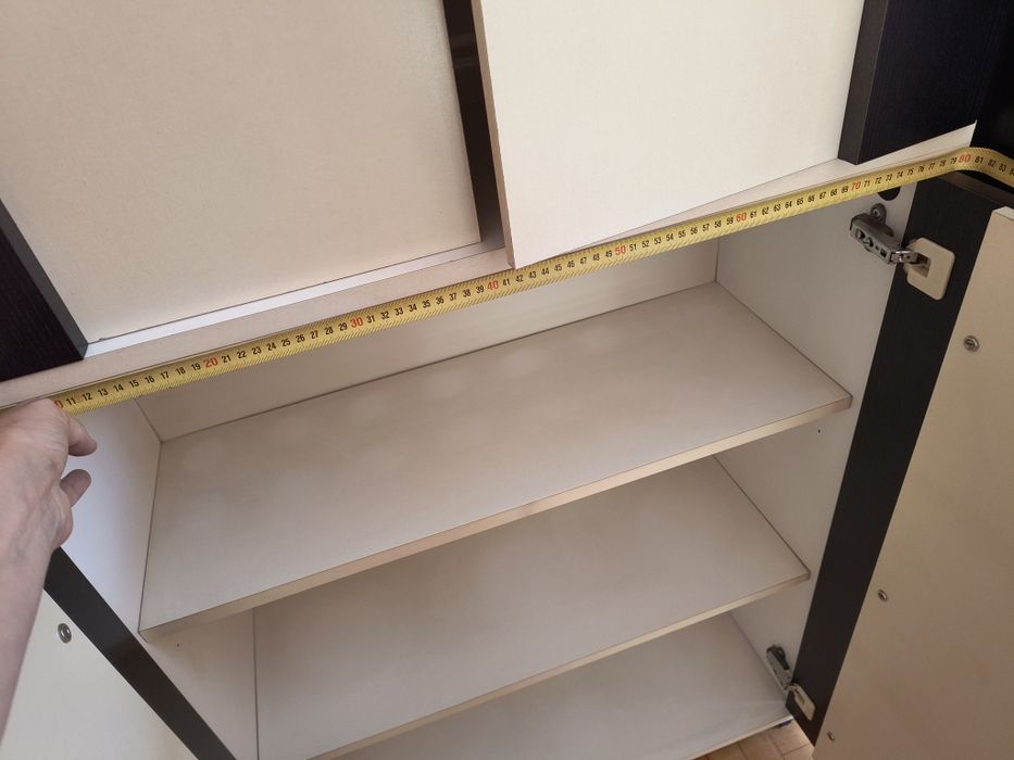 Zestaw białych mebli do salonu