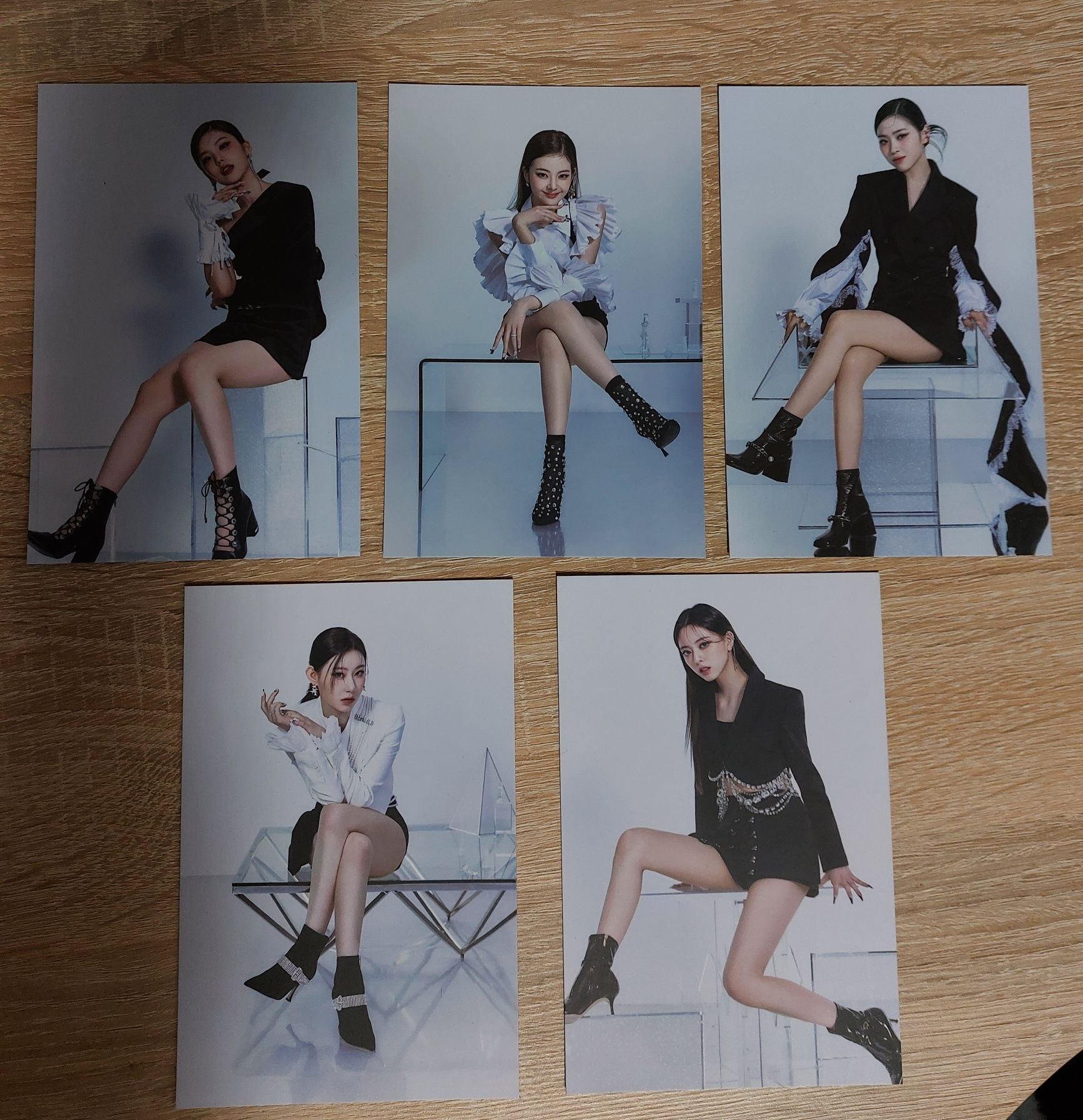 itzy checkmate limited postcard