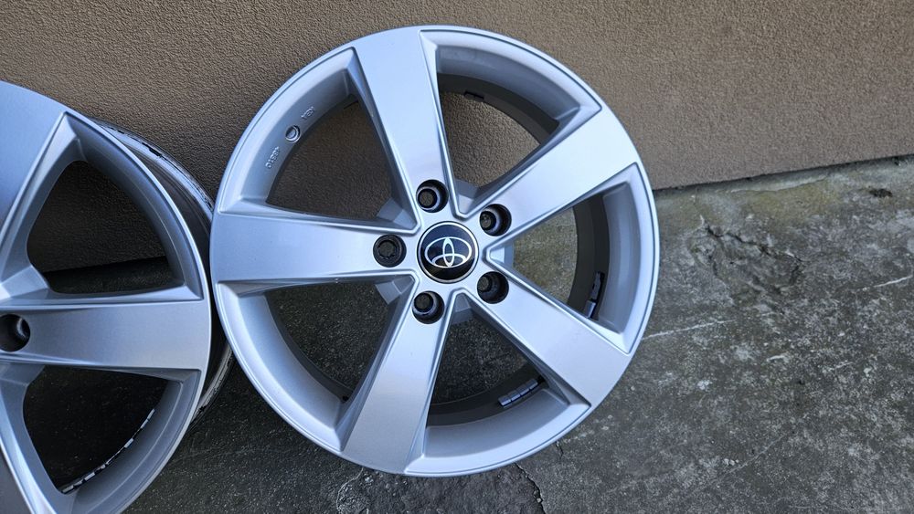 Alufelgi 16" 5x114'3 Toyota Corolla Verso Avensis inne