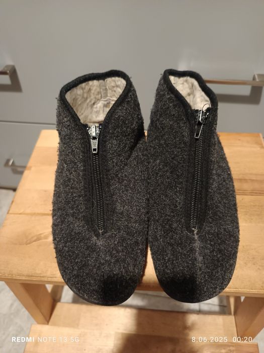 Ciepłe kapcie domowe  rozmiar 39