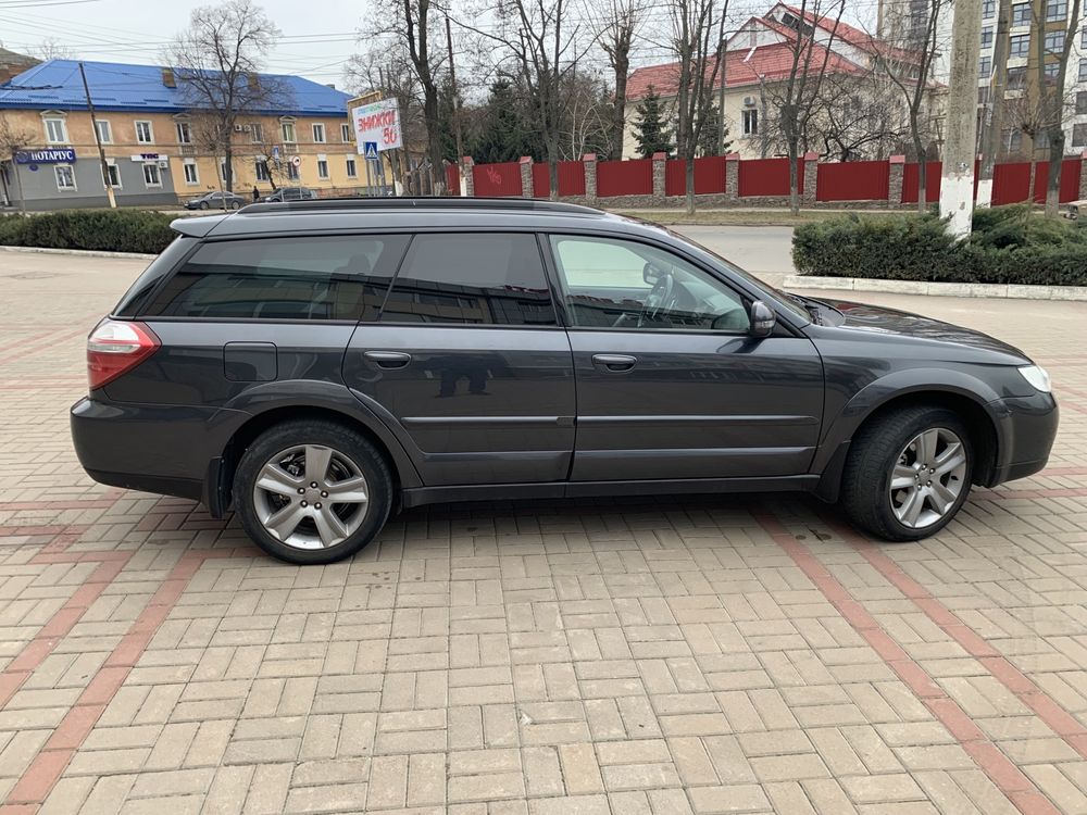 Subaru outback 2,5  2008год