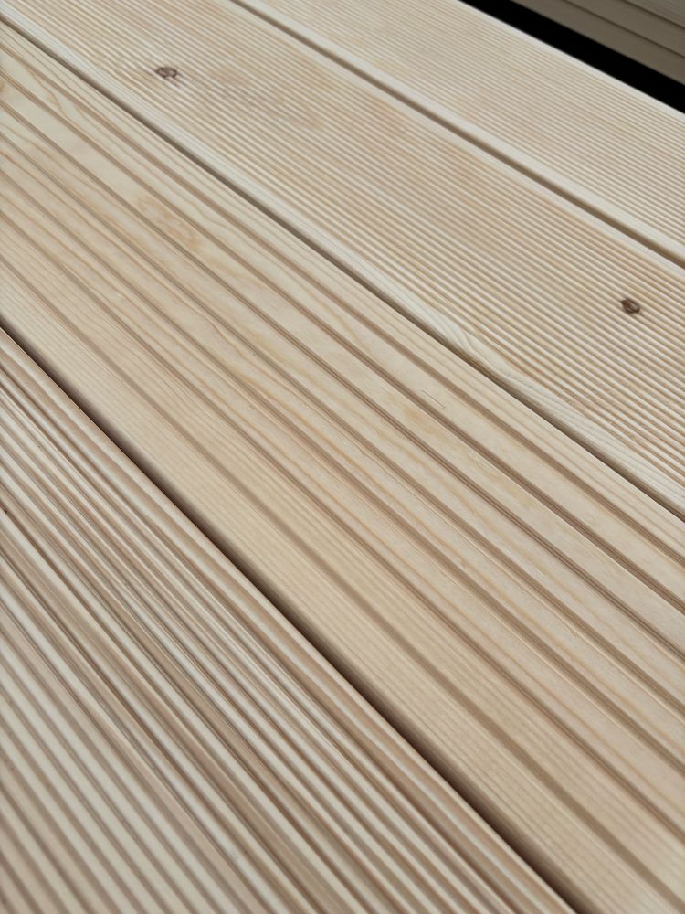 Deska tarasowa 27x145 mm gładka/ryflowana – świerk skandynawski