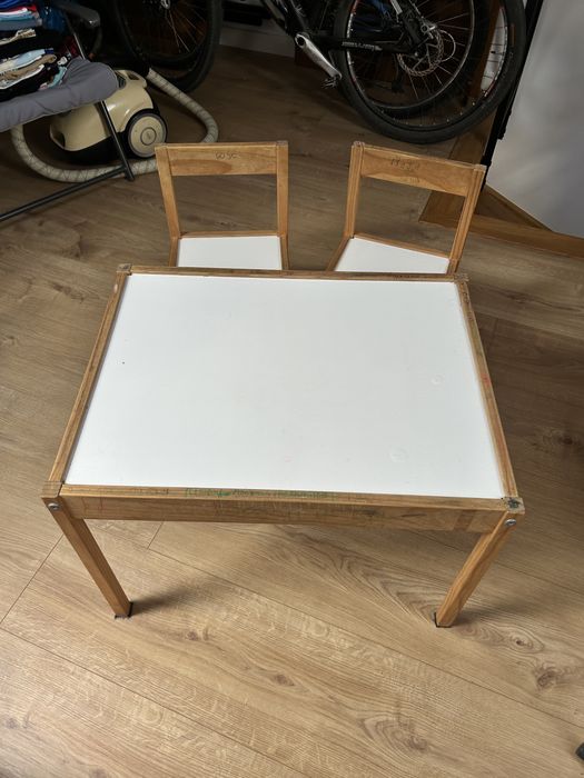 Komplet dzieciecy  z ikea stolik i 2 krzeselka