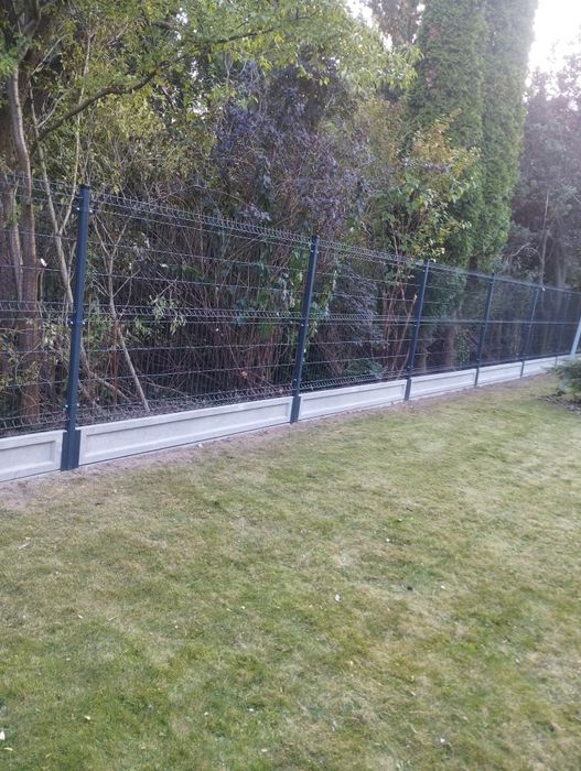 Montaż ogrodzeń  siatki  panelowych  fi4 fi 5    sztachetki metalowe i
