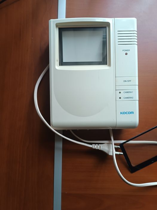 Видеодомофон kocom KMB-600B
Черно белый на 2 видеокамеры наружного наб