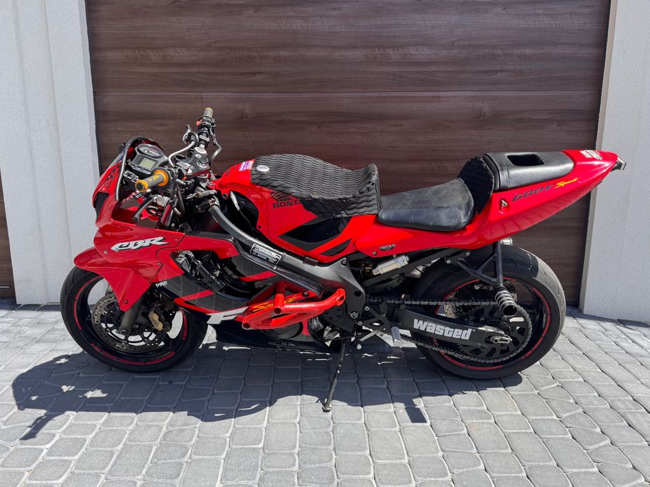 Honda CBR 600 F4i stunt