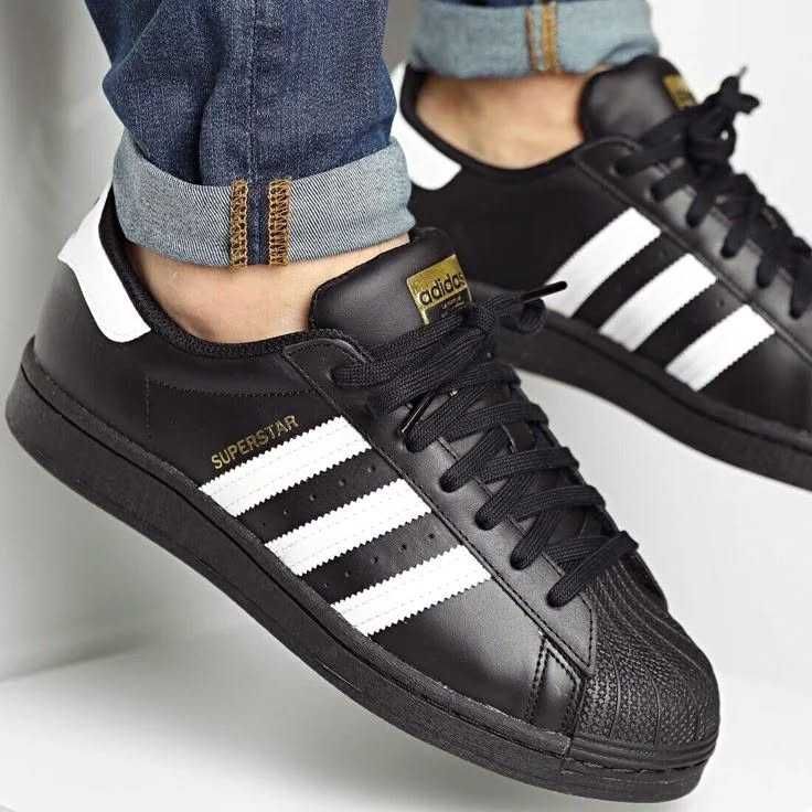 Ténis modelo SuperStar brancos