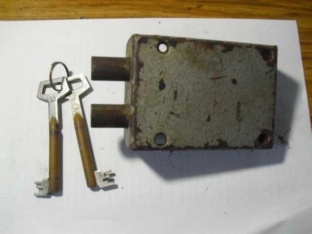 замок гаражний накладний.