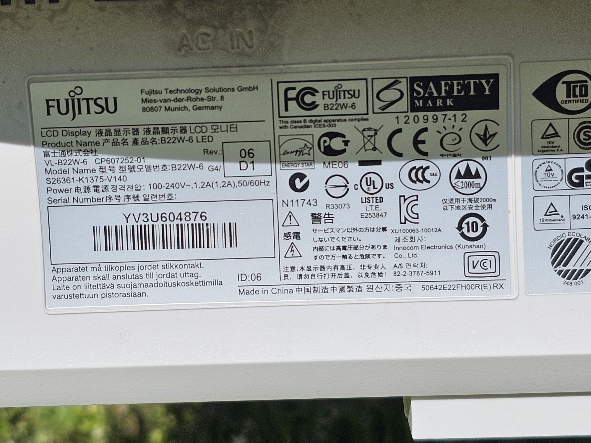 Monitor 22" Fujitsu b22w-6 1050p 16:10 USB DP VGA DVI Pivot Głośniki