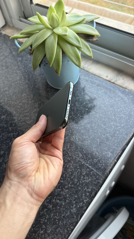 Vendo iPhone 11 Pro em excelente estado!