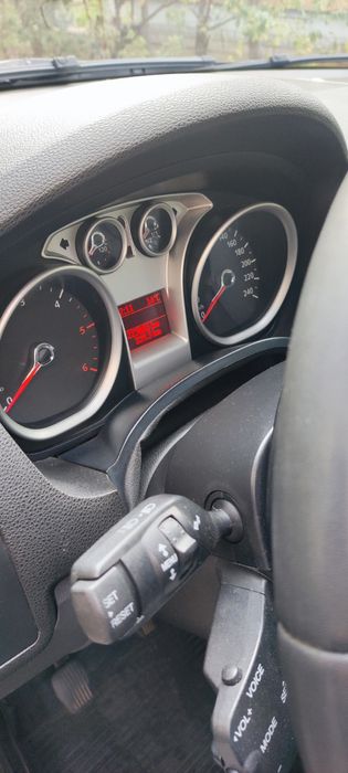 Продам FORD C-MAX 2010 года 1.8 дизель