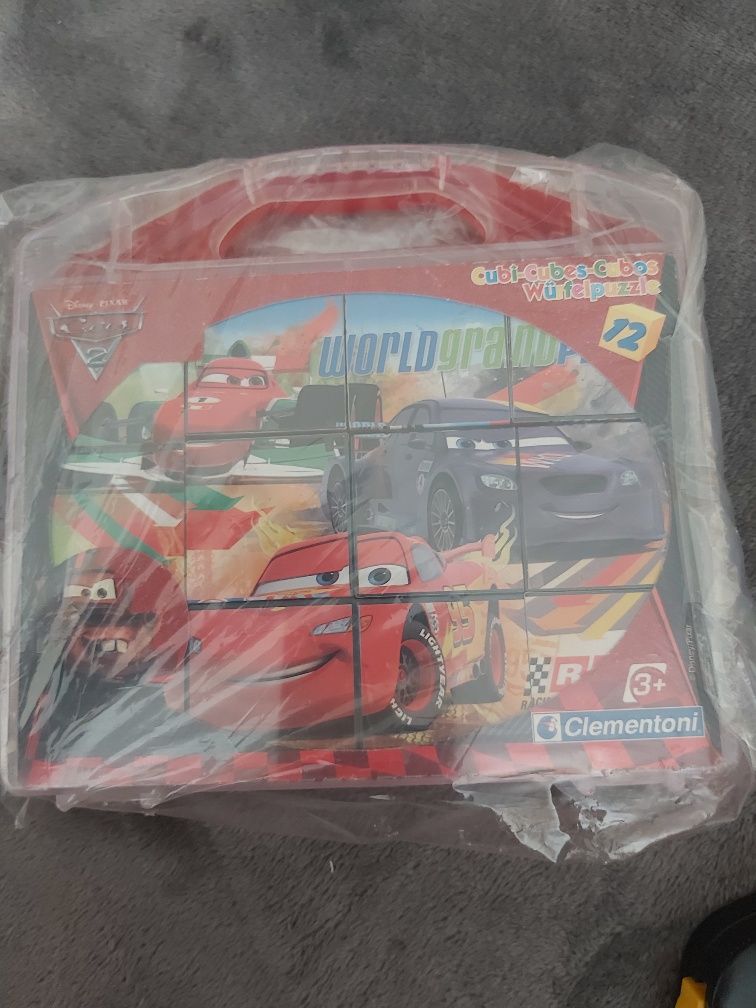 Mala da Disney Cars com 12 cubos=6 puzzles