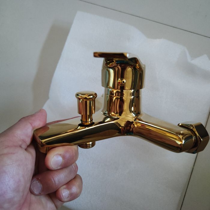 Torneira de banheira / duche nova em dourado