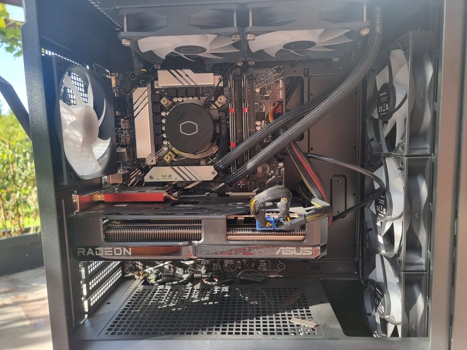 Komputer Gamingowy / i7-12700 / RX 7800 XT / 32 GB RAM / SSD 2 TB NV