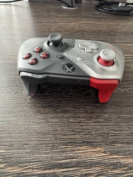 Xbox геймпад Cyberpunk (limited edition)