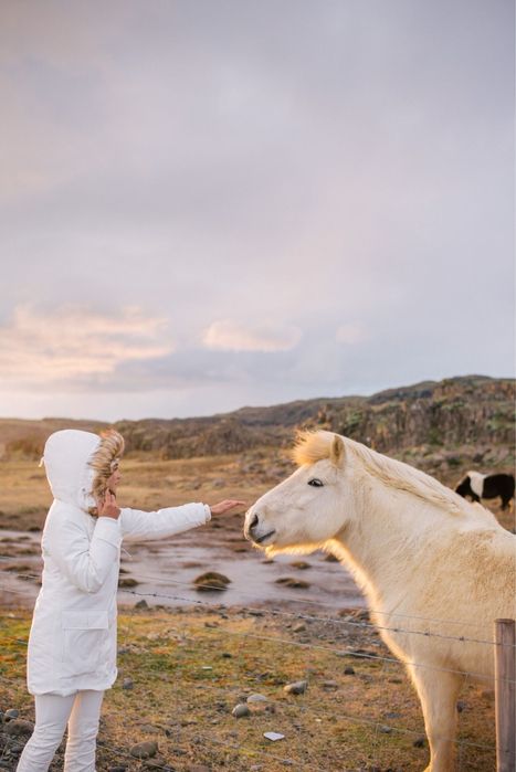 Kurtka puchowa ciepła parka zimowa ecru z kapturem i futerkiem Nly