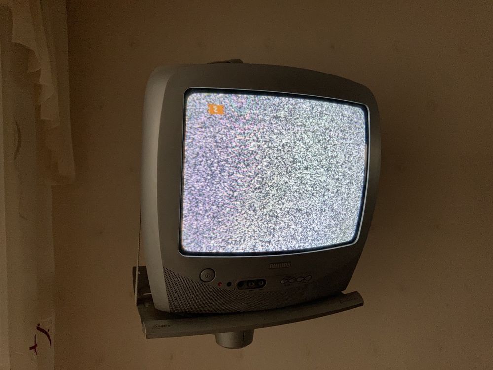 Телевизор philips с креплением к стене