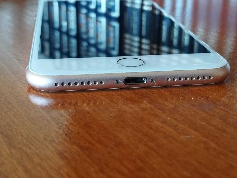 iPhone 8 Plus Praticamente Novo!