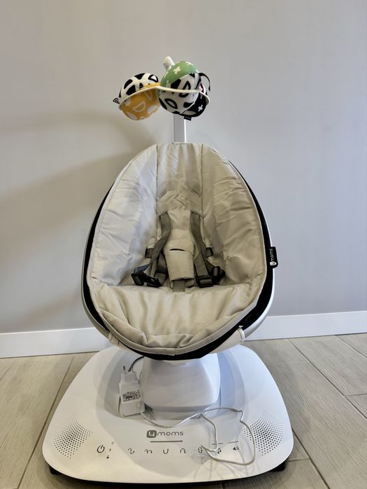 Крісло-гойдалка 4moms mamaRoo 5.0 Grey Classic