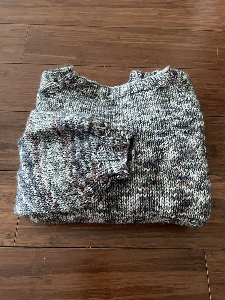 Sweter recznie robiony na drutach - nowy (rozmiar s/m)
