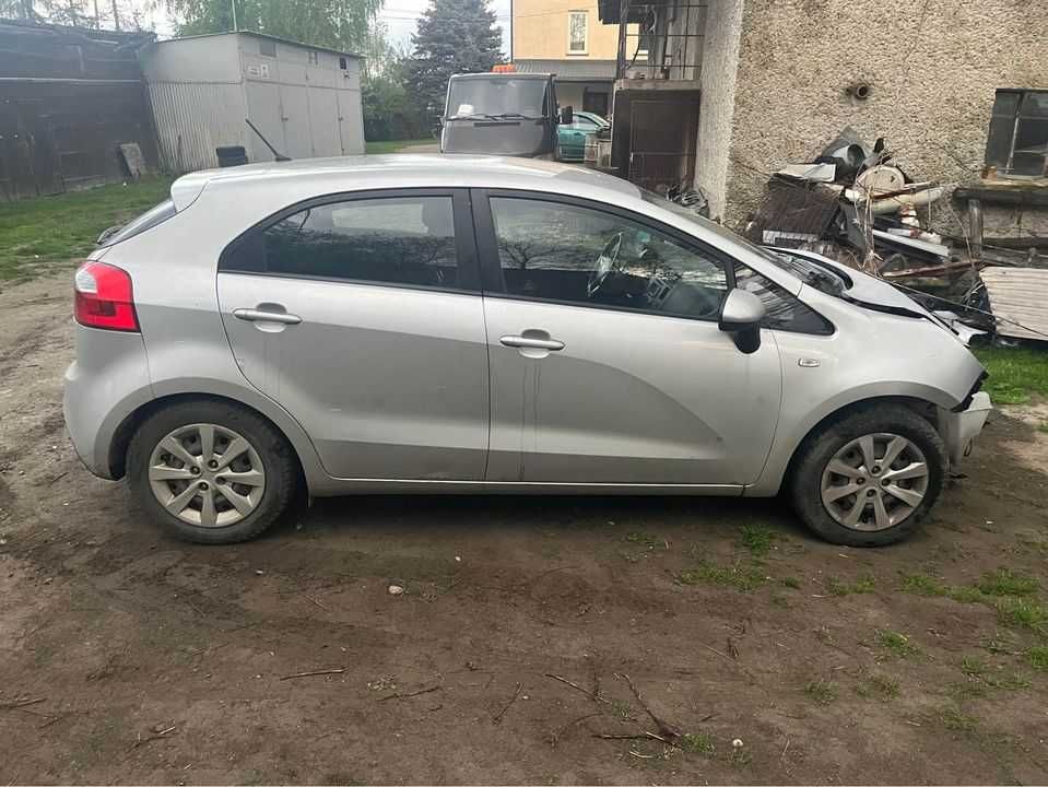 Kia Rio 1.4 lpg 2014 po kolizji zamienię za sprawne