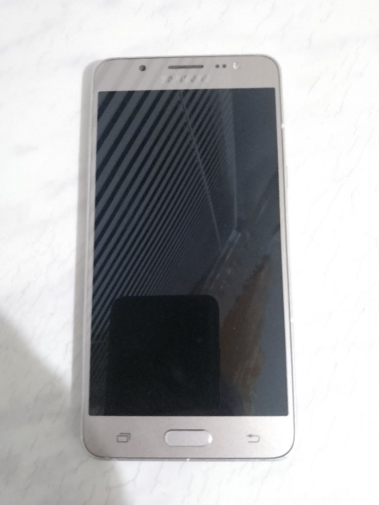 Мобільний телефон SAMSUNG J5, 2/16G, нормальний робочий стан