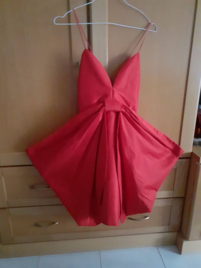 Vestido vermelho C/ laço à frente ( Marca JIjil  ( C/ Novo)
